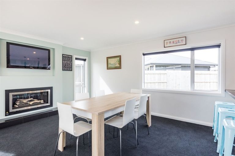 Photo of property in 4 Stratford Court, Fitzherbert, Palmerston North, 4410
