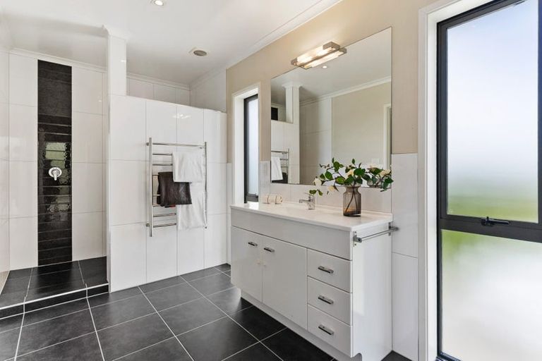 Photo of property in 3 Gavinike Place, Waimauku, 0812