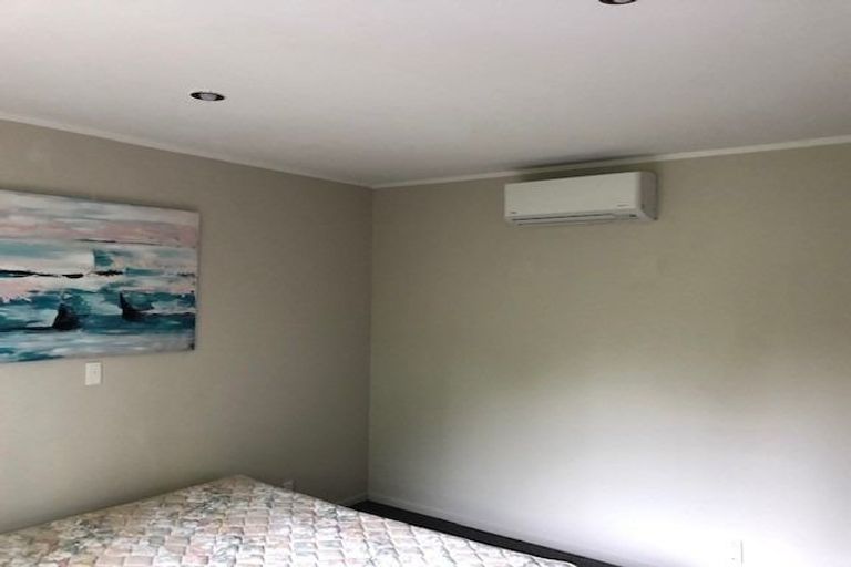 Photo of property in 1/42 Woodlands Crescent, Browns Bay, Auckland, 0630