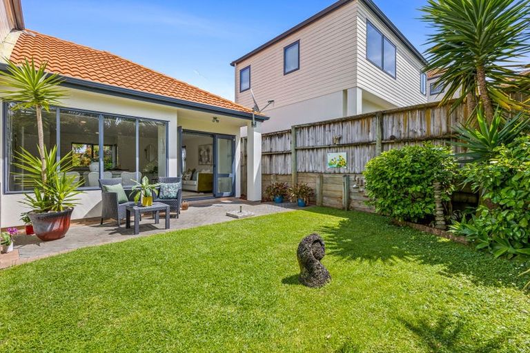 Photo of property in 2/10 Kells Place, Botany Downs, Auckland, 2010