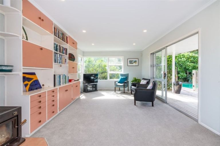 Photo of property in 25 Catalina Crescent, Forrest Hill, Auckland, 0620