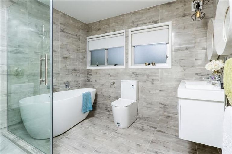 Photo of property in 271 East Coast Road, Mairangi Bay, Auckland, 0630