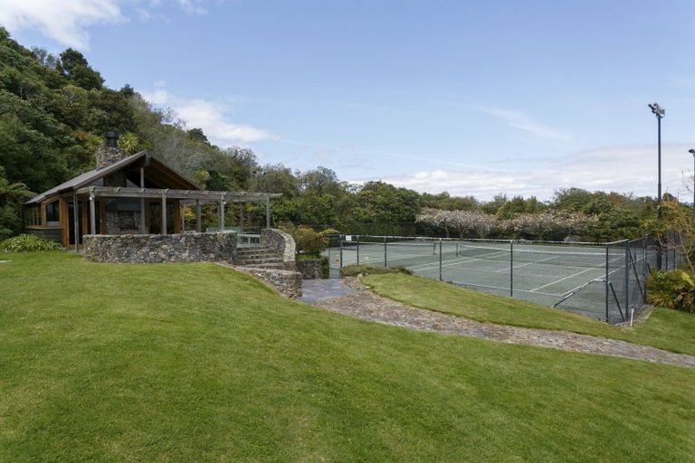 Photo of property in 47 Whakamoenga Point, Acacia Bay, Taupo, 3385