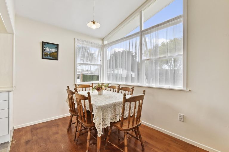 Photo of property in 10 Lomas Place, Manurewa, Auckland, 2102