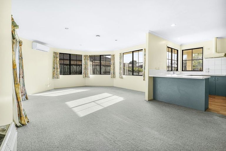 Photo of property in 12 Farnham Close, Rototuna North, Hamilton, 3210