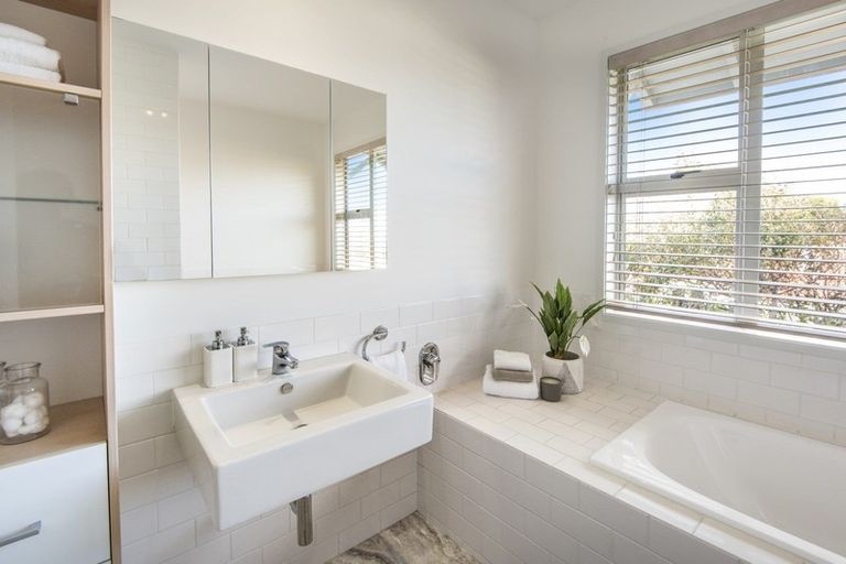 Photo of property in 7 Maleme Avenue, Belmont, Auckland, 0622