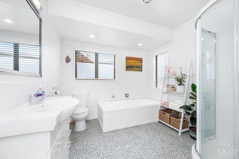 Photo of property in 3 Laredo Grove, Totara Park, Upper Hutt, 5018