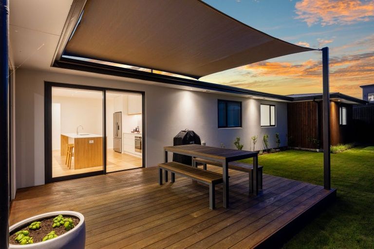 Photo of property in 10 Eaglesfield Close, Westmorland, Christchurch, 8025