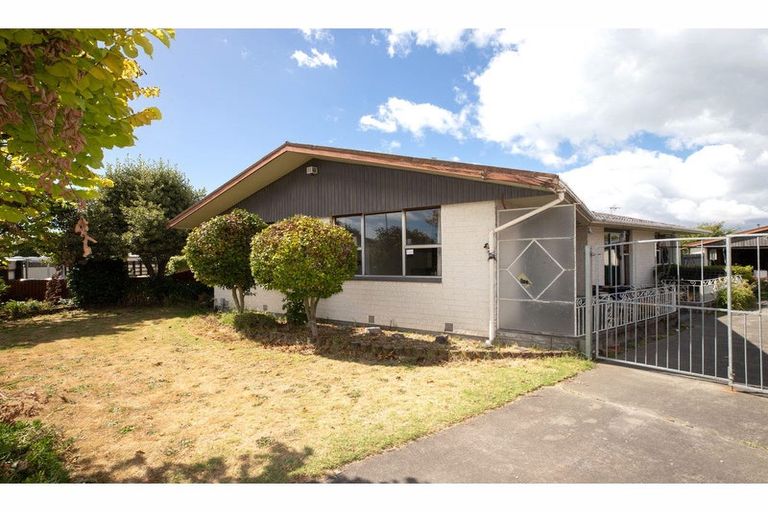 Photo of property in 24 Palmers Road, New Brighton, Christchurch, 8083