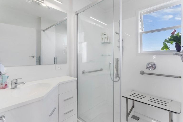 Photo of property in 130 Rowandale Avenue, Manurewa, Auckland, 2102