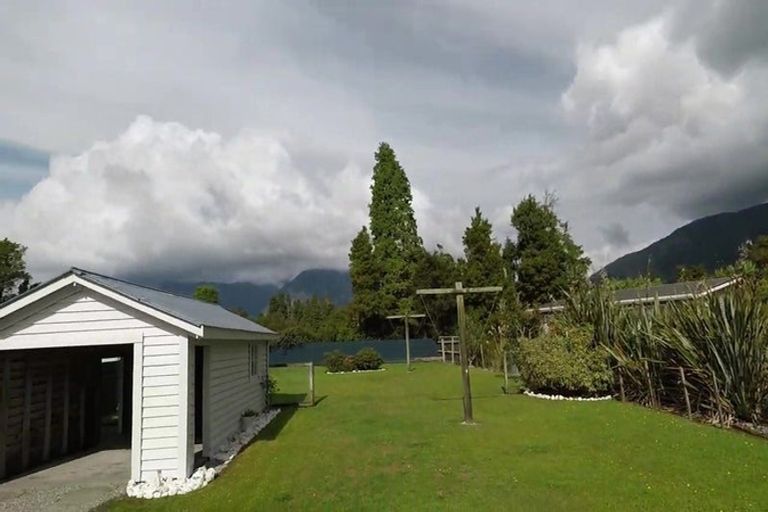 Photo of property in 7 Roberts Street, Whataroa, 7886