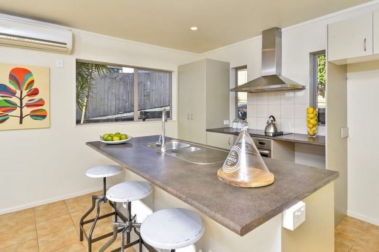 Photo of property in 14 Nimstedt Avenue, Oteha, Auckland, 0632