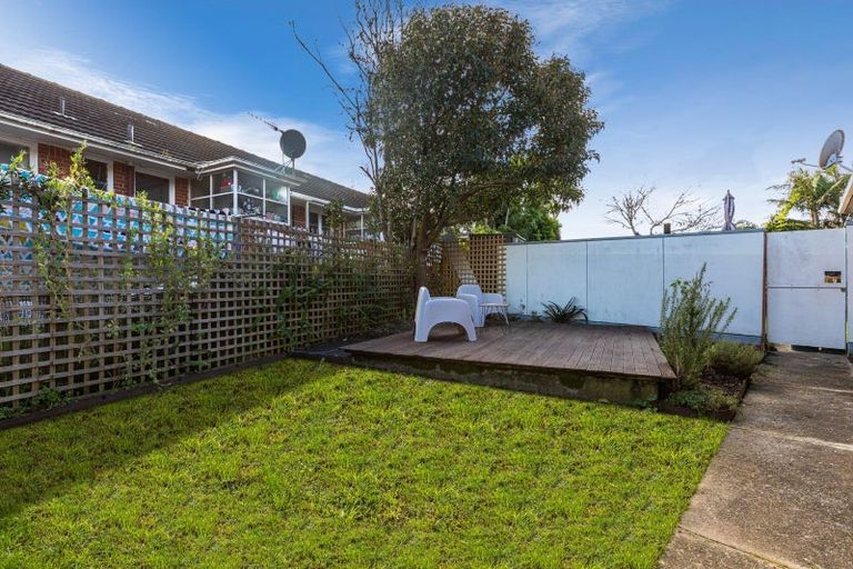 Photo of property in 3/236 Lake Road, Hauraki, Auckland, 0622