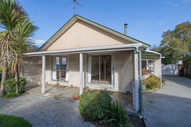 Photo of property in 24 Woodend Road, Woodend, 7610