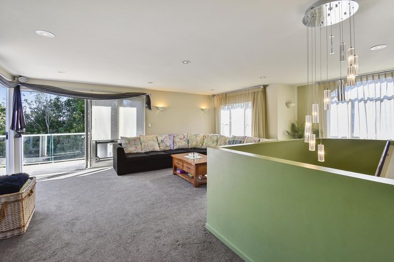 Photo of property in 57a Ribbonwood Crescent, Goodwood Heights, Auckland, 2105