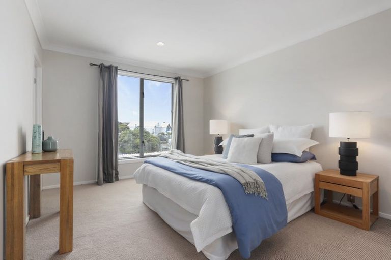 Photo of property in 9f Clearwater Cove, West Harbour, Auckland, 0618