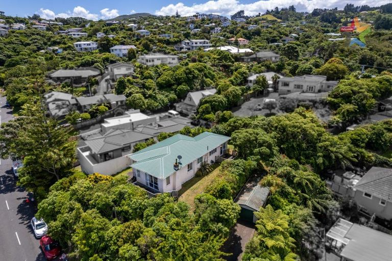 Photo of property in 4 Pekanga Road, Normandale, Lower Hutt, 5010