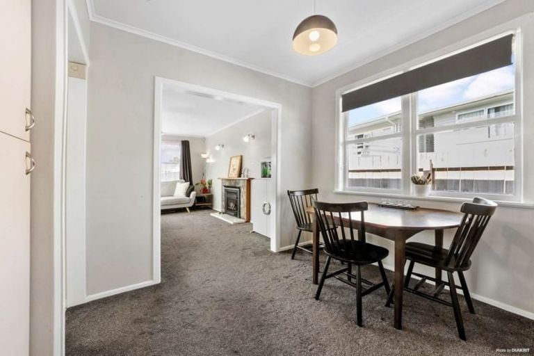 Photo of property in 87 Awaroa Road, Sunnyvale, Auckland, 0612