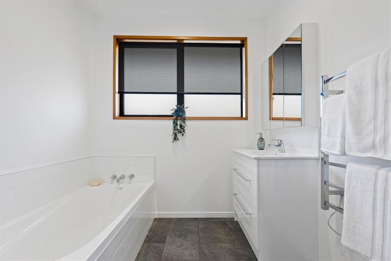 Photo of property in 14 Addison Place, Halswell, Christchurch, 8025