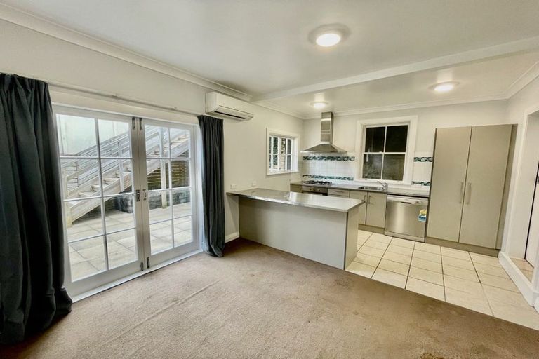 Photo of property in 73 Majoribanks Street, Mount Victoria, Wellington, 6011