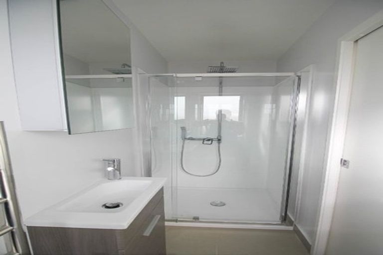 Photo of property in 26/11 Ray Small Drive, Papakura, 2110