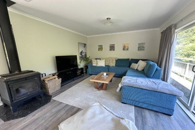 Photo of property in 2 Corlett Road, Plimmerton, Porirua, 5026