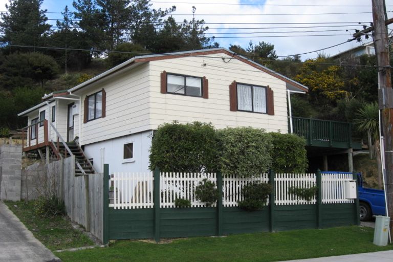 Photo of property in 3 Fraser Street, Wainuiomata, Lower Hutt, 5014