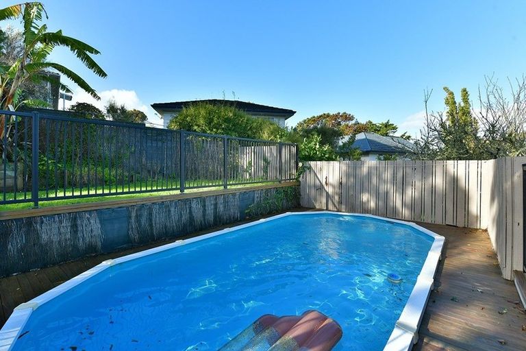 Photo of property in 15 Clensmore Place, Torbay, Auckland, 0630