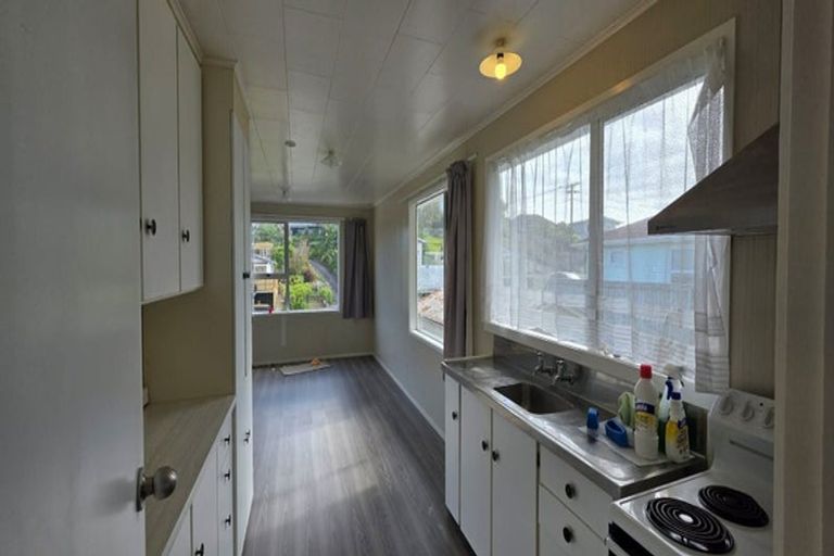 Photo of property in 13 Parris Street, Moturoa, New Plymouth, 4310