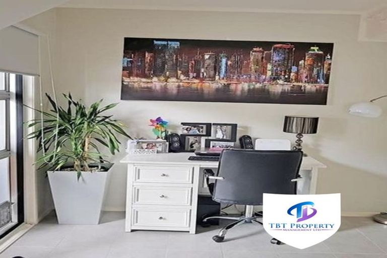 Photo of property in 4a Redoubt Road, Goodwood Heights, Auckland, 2105