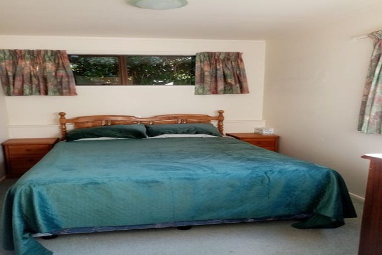 Photo of property in 20 Kahu Road, Paremata, Porirua, 5024