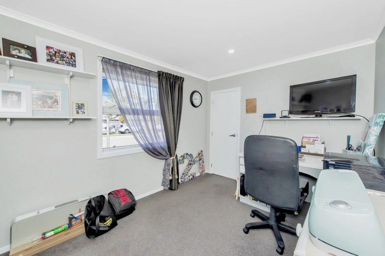 Photo of property in 21 Shillingford Boulevard, Rolleston, 7615