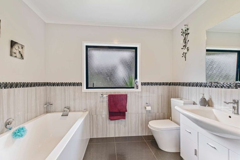 Photo of property in 6 Cherry Place, Waiuku, 2123