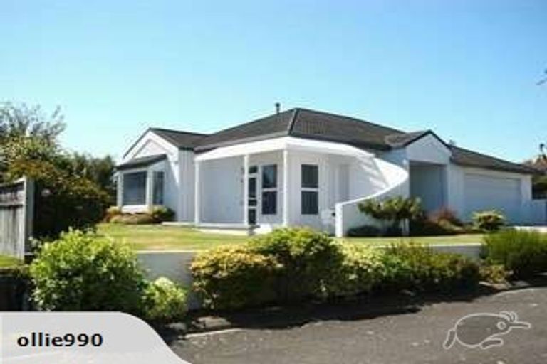 Photo of property in 3a Larsen Place, Merrilands, New Plymouth, 4312