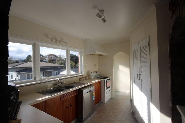 Photo of property in 75 Robinson Avenue, Holdens Bay, Rotorua, 3010