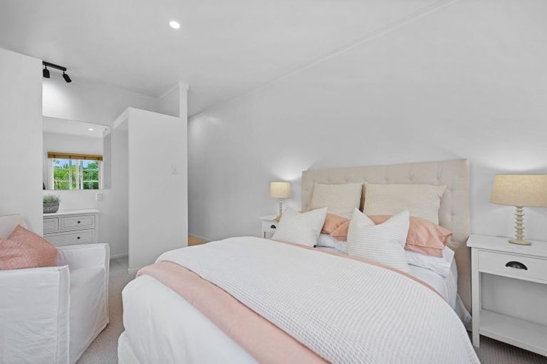 Photo of property in 194 Onewa Road, Birkenhead, Auckland, 0626