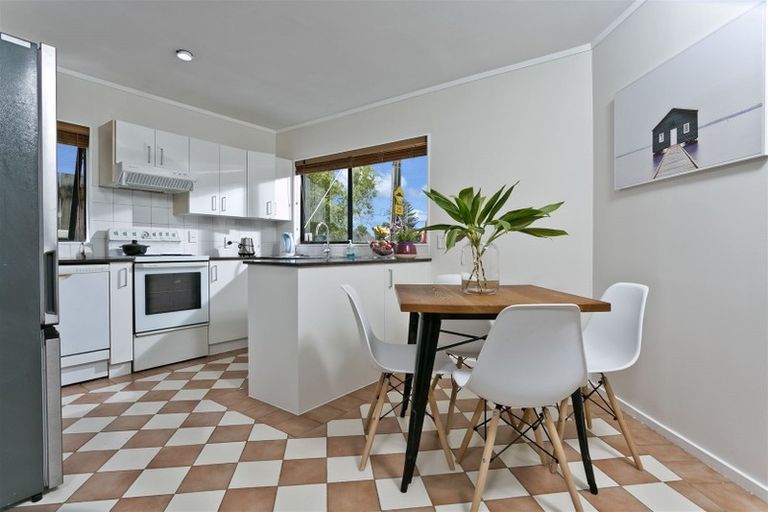 Photo of property in 1/15 Ocean View Road, Hillcrest, Auckland, 0627