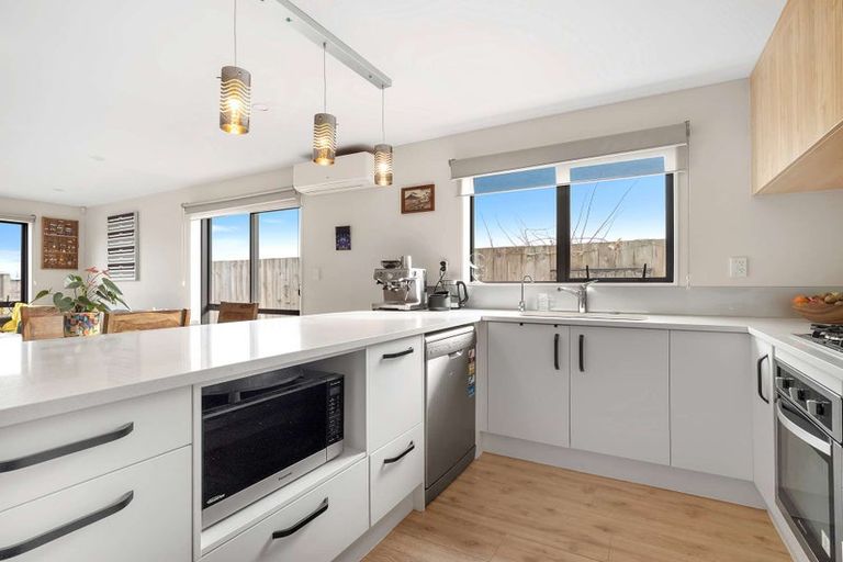 Photo of property in 76 Accolage Boulevard, Kumeu, 0810