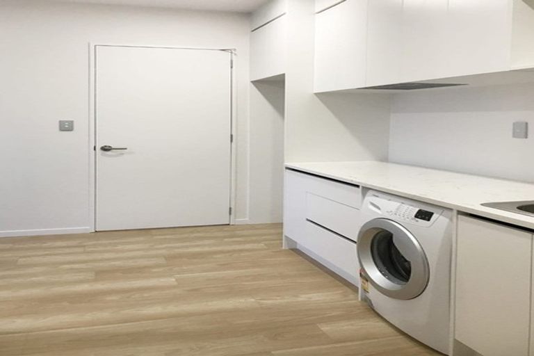 Photo of property in 19 Hakinakina Drive, Flat Bush, Auckland, 2019