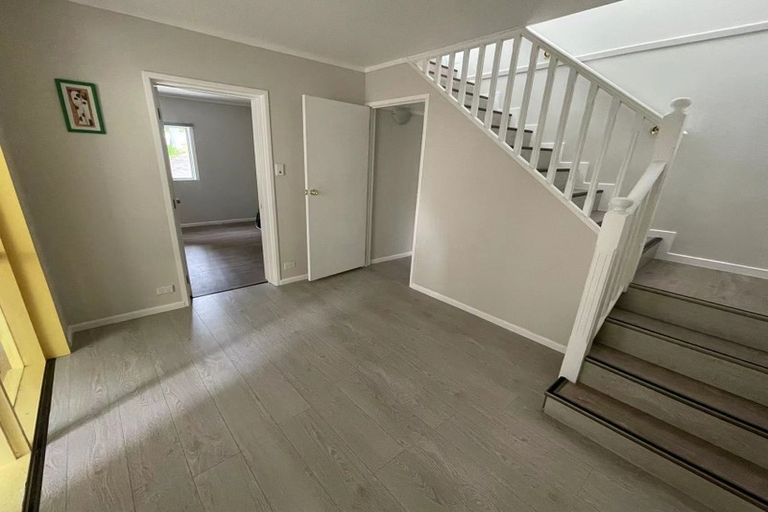 Photo of property in 2/663 Beach Road, Rothesay Bay, Auckland, 0630