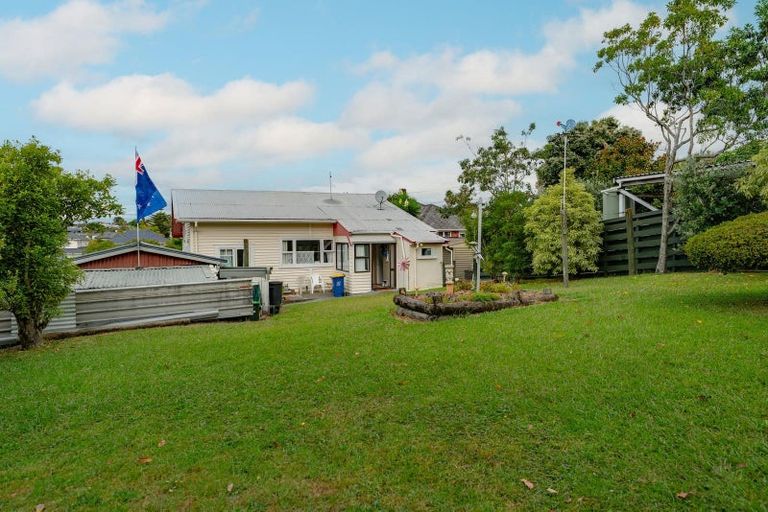 Photo of property in 41 Hutchinson Avenue, New Lynn, Auckland, 0600