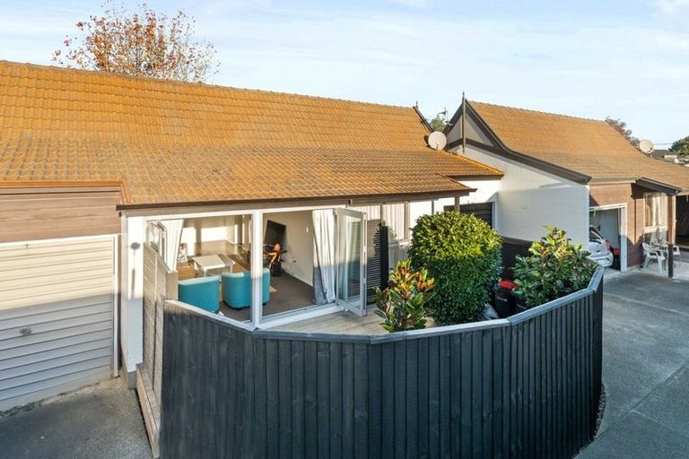 Photo of property in 2/321 Wairakei Road, Burnside, Christchurch, 8053