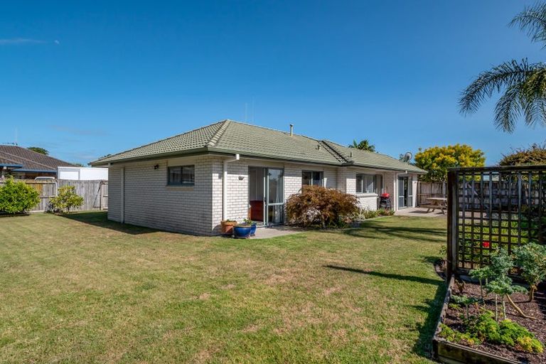 Photo of property in 22 The Gardens Drive, Papamoa Beach, Papamoa, 3118