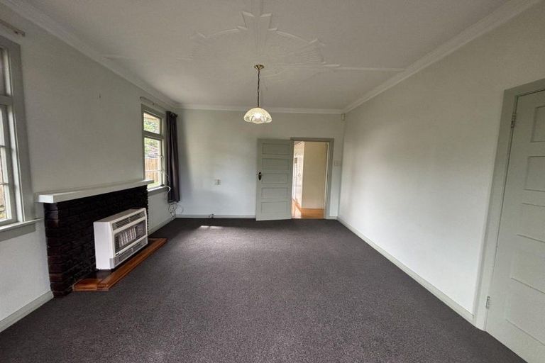 Photo of property in 17 Wallath Road, Westown, New Plymouth, 4310