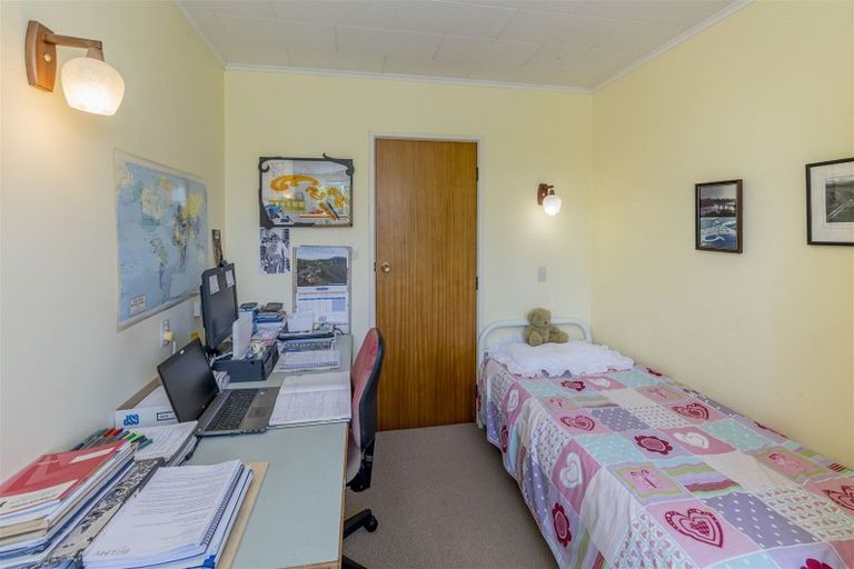 Photo of property in 355 Oxford Street, Levin, 5510