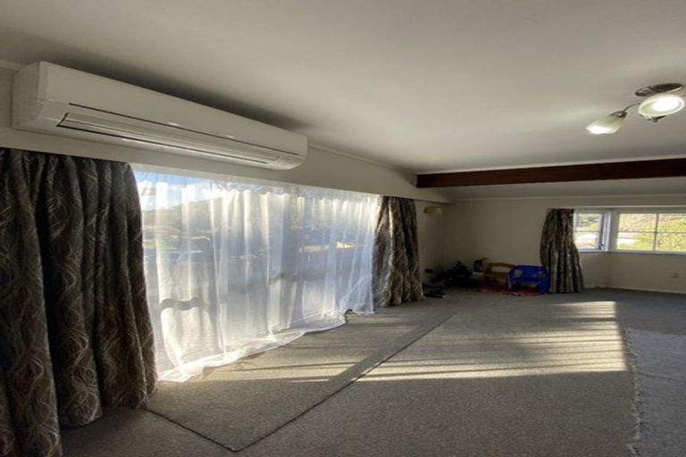 Photo of property in 30 Deller Grove, Silverstream, Upper Hutt, 5019
