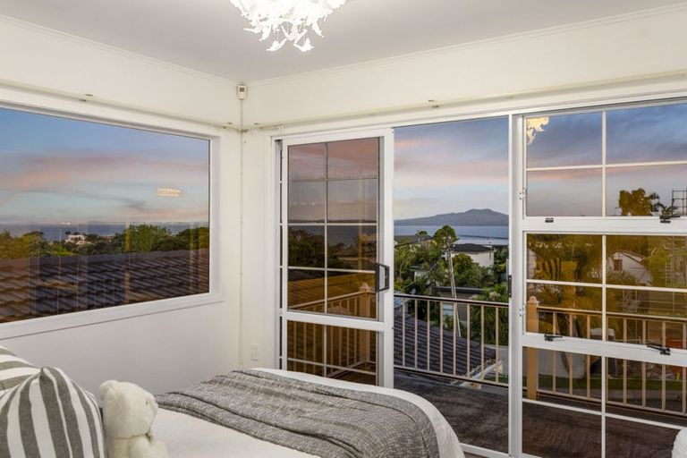 Photo of property in 16 Eastcliffe Road, Castor Bay, Auckland, 0620