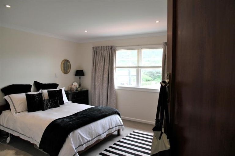 Photo of property in 9 Nicholson Road, Khandallah, Wellington, 6035