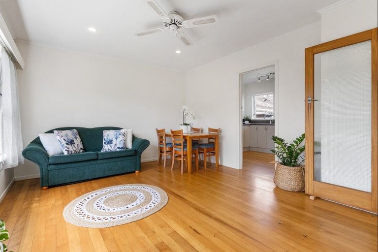 Photo of property in 2/21 Evelyn Place, Hillcrest, Auckland, 0627