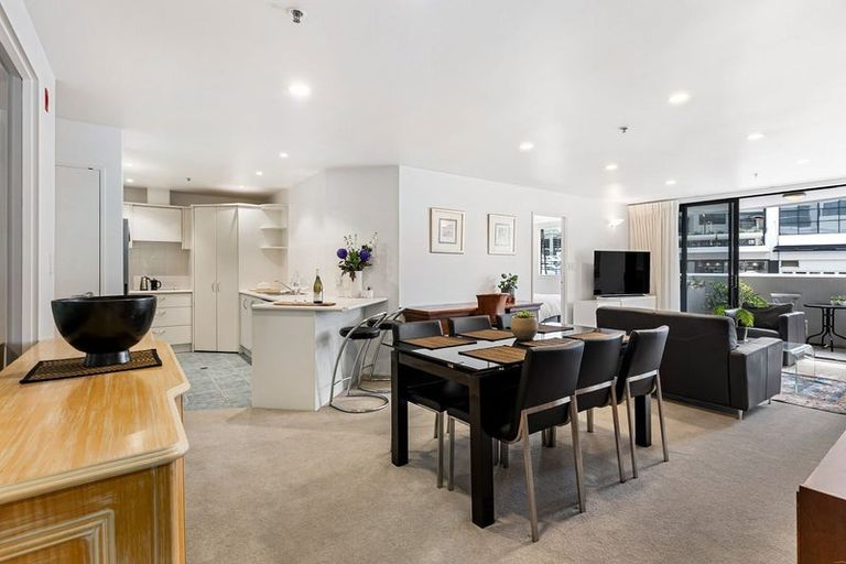 Photo of property in 1i/175 Hurstmere Road, Takapuna, Auckland, 0622